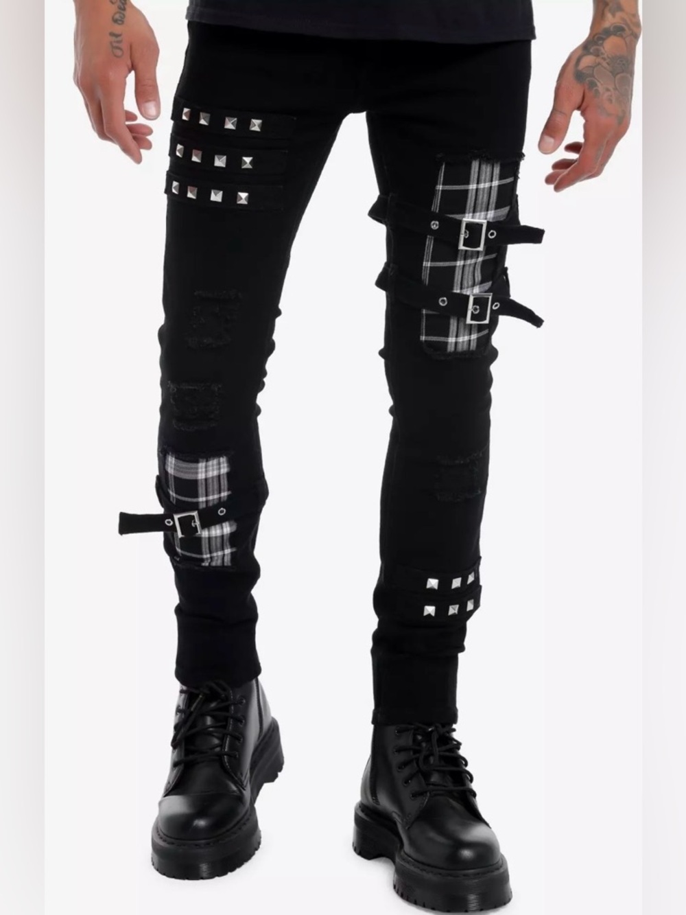 Hot Topic Black and white plaid patch Stinger jeans